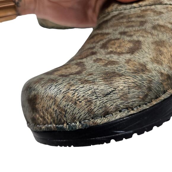 Sanita Cheetah Fur Print Professional Clogs - Picture 3 of 8